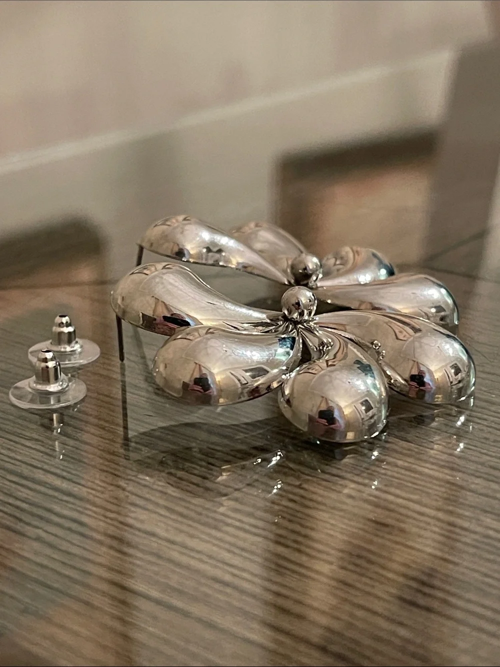 Vintage High-polished, Abstract Teardrop Petal Fan Earrings - Retro Modern Style